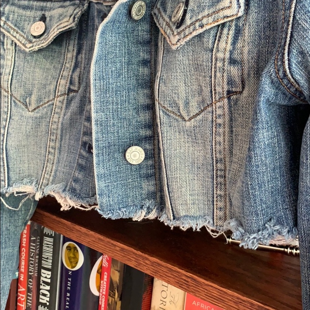 GAP Cropped Cut Off Jean Jacket - Picture 5 of 7